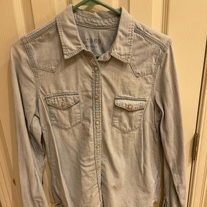 Gap blue jean pearl snap